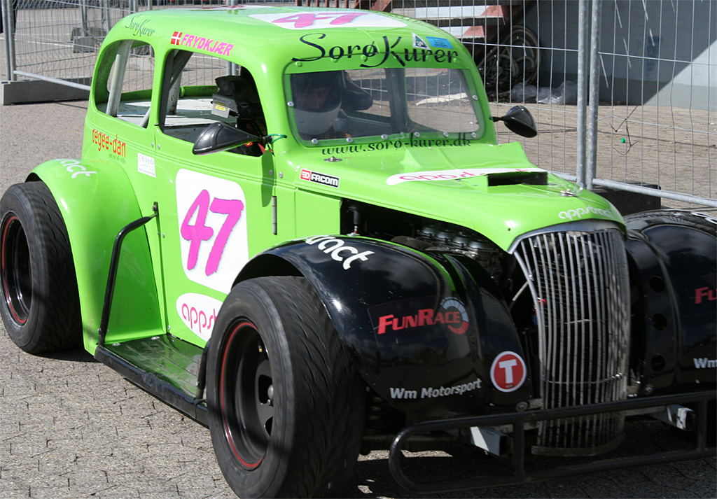 Kennie Frydkjær i sin let-genkendelige Legend Racer efter sejren i første heat
(Foto: Vitesse Racing)